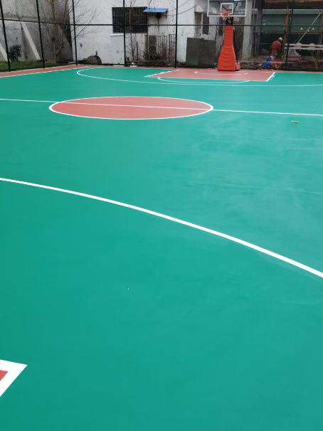 白沙 球场长期使用易出现地面开裂